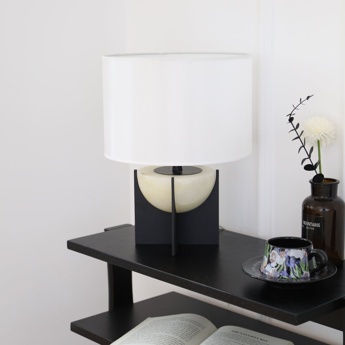 Axis Alabaster Table Lamp – Sculptural Bedside & Living Room Lighting