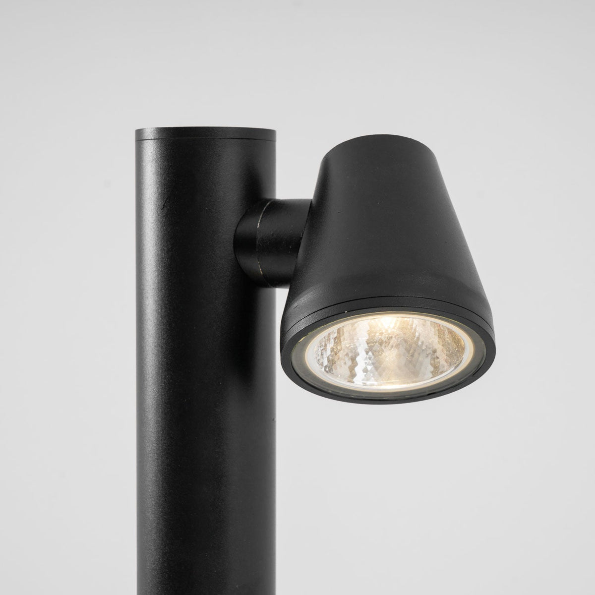 Axis Outdoor Bollard Spotlight – Modern LED Path Light in Matte Black
