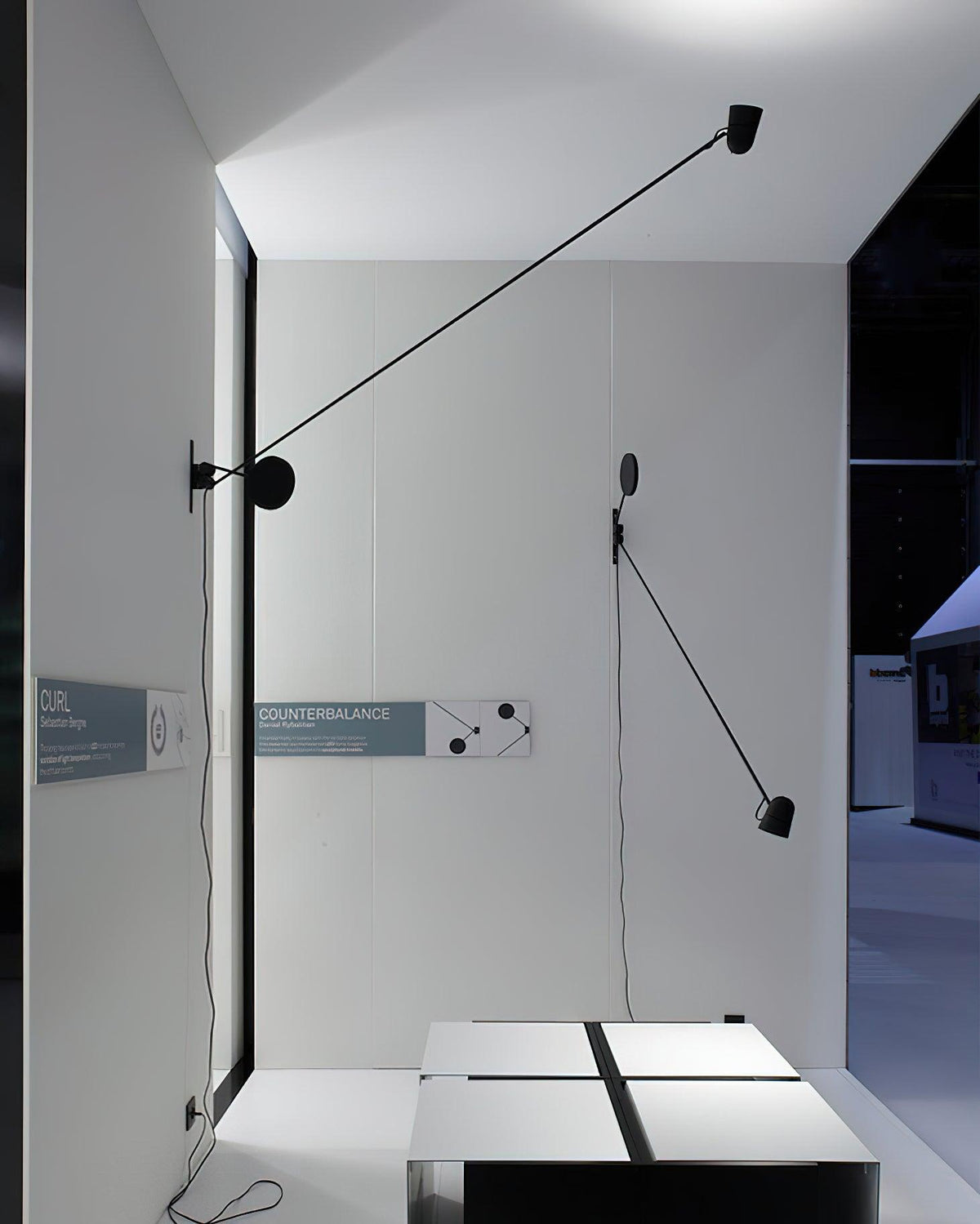 balanced-wall-light