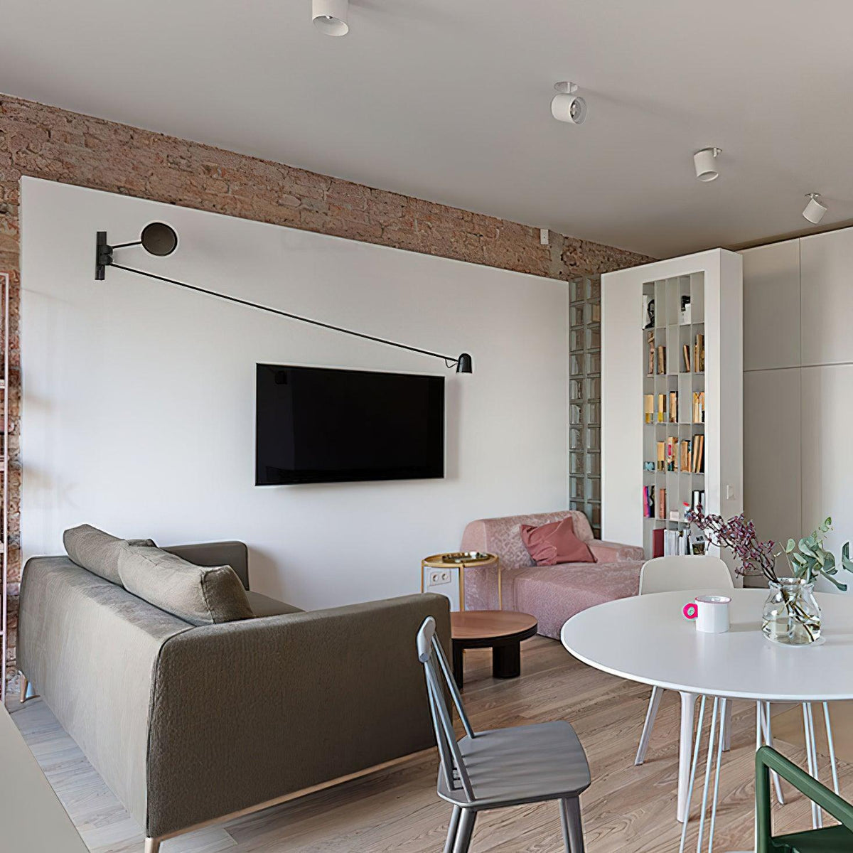 balanced-wall-light
