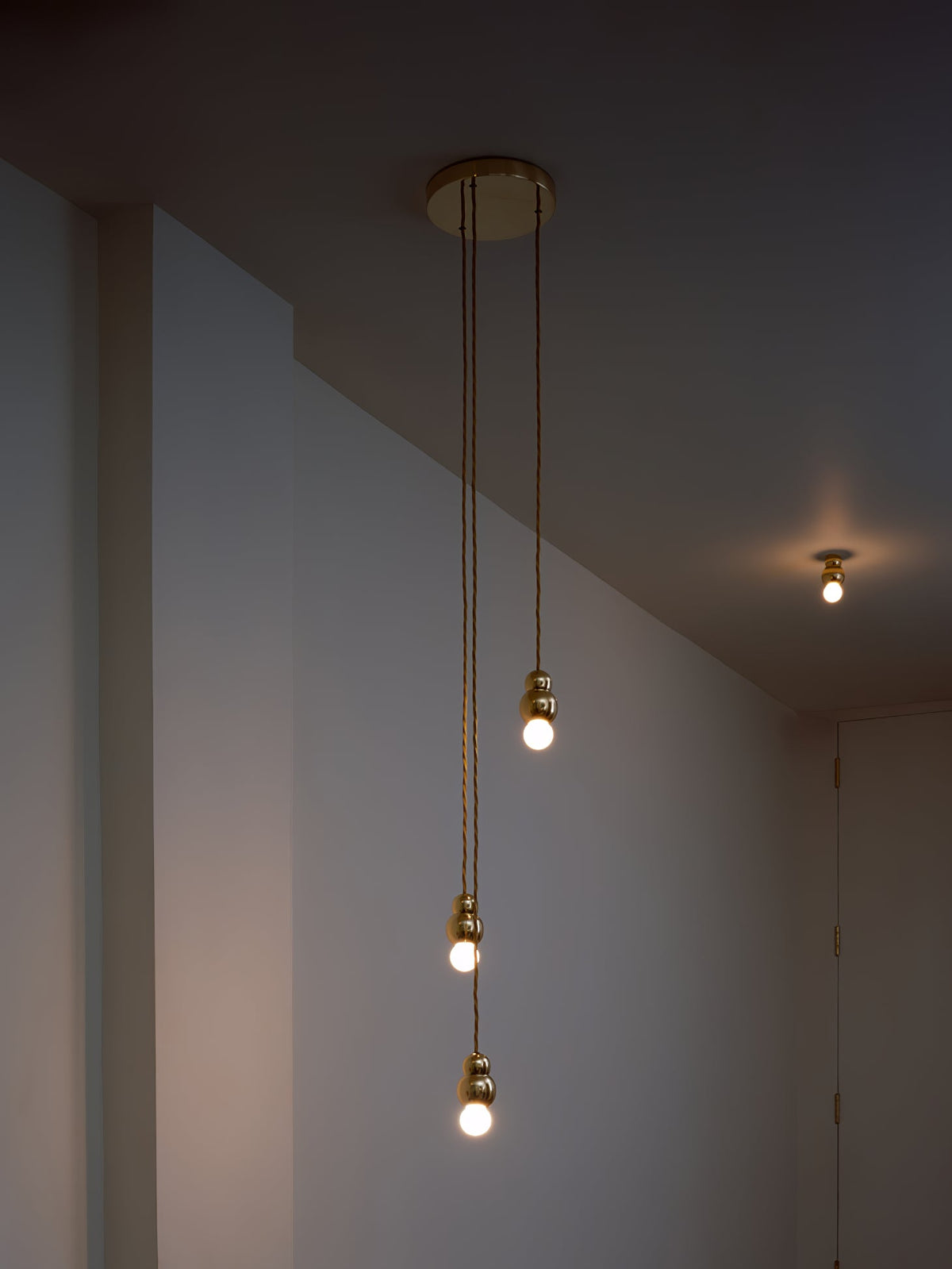 Ball Series Pendant Light – Modern Glass Globe Ceiling Lamp
