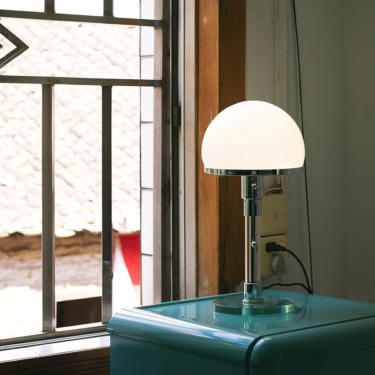 bauhaus-table-lamp