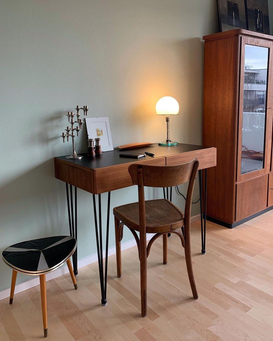 bauhaus-table-lamp