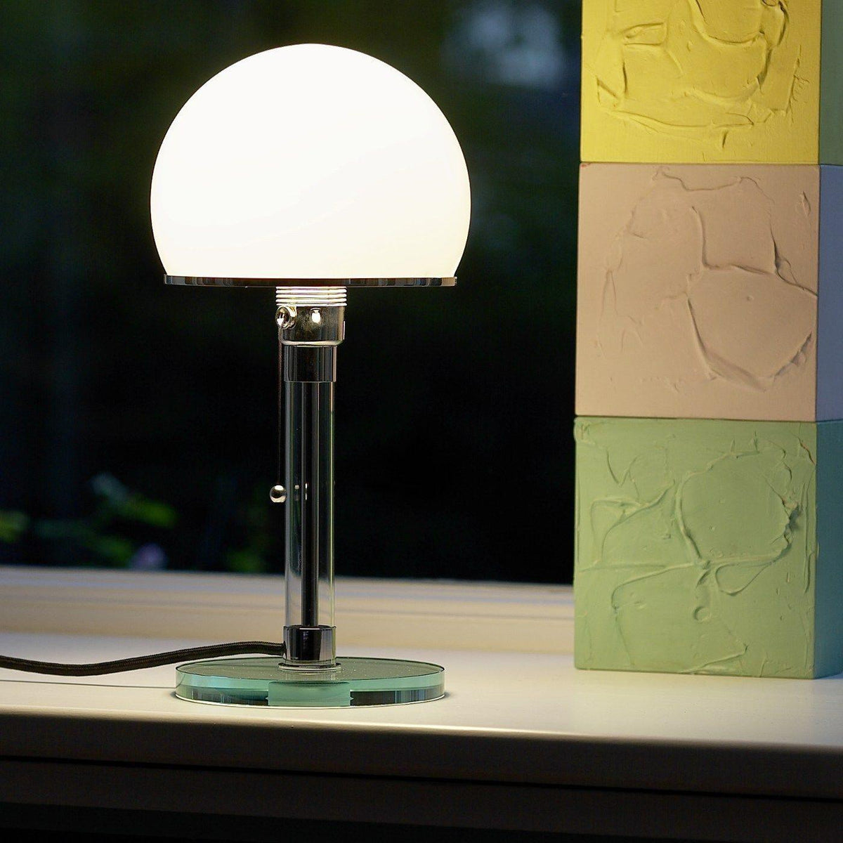bauhaus-table-lamp