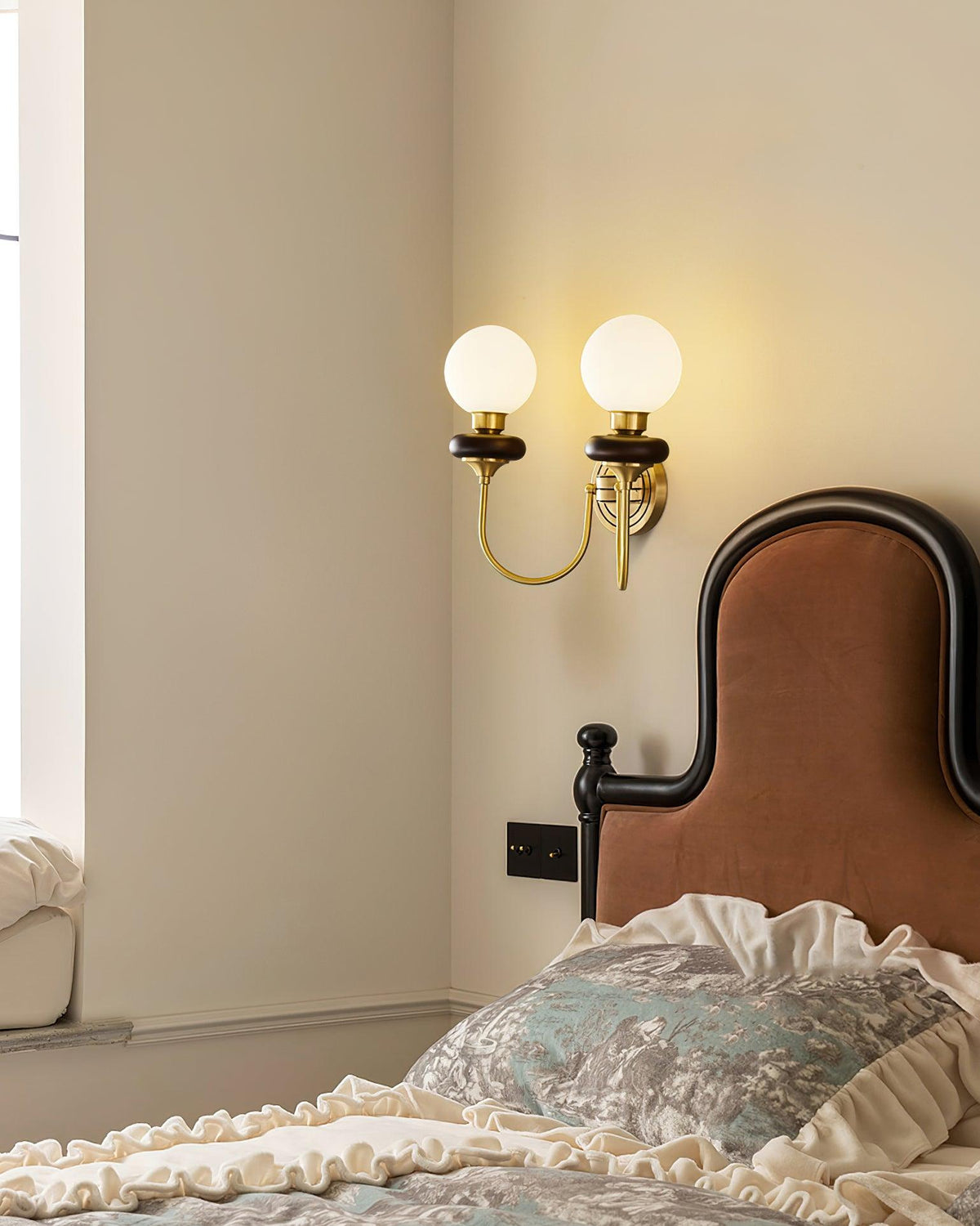 bellevue-wall-lamp