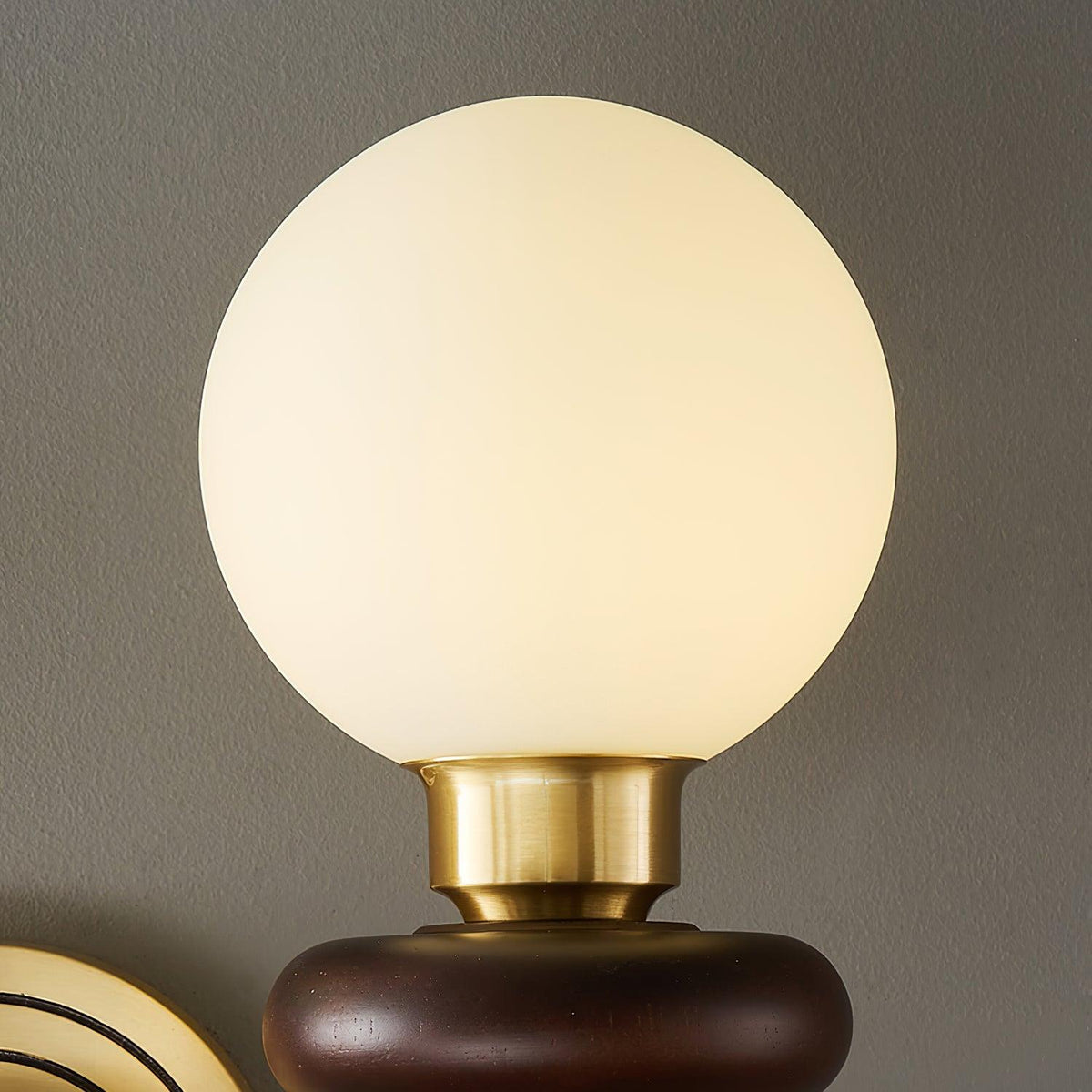 bellevue-wall-lamp