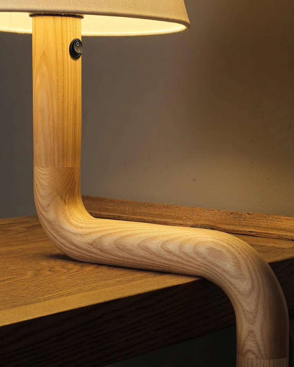 bend-wood-table-lamp