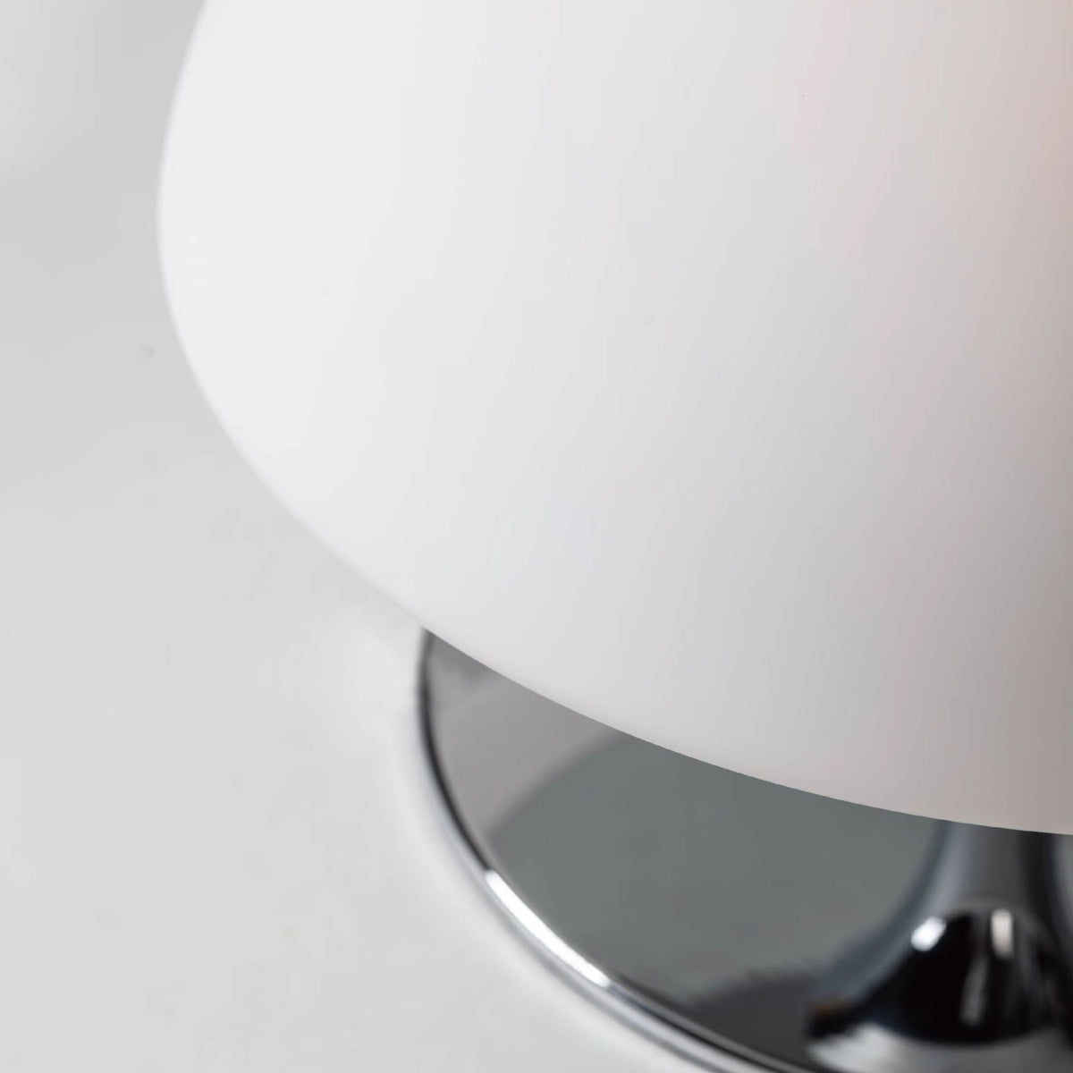 beret-table-lamp
