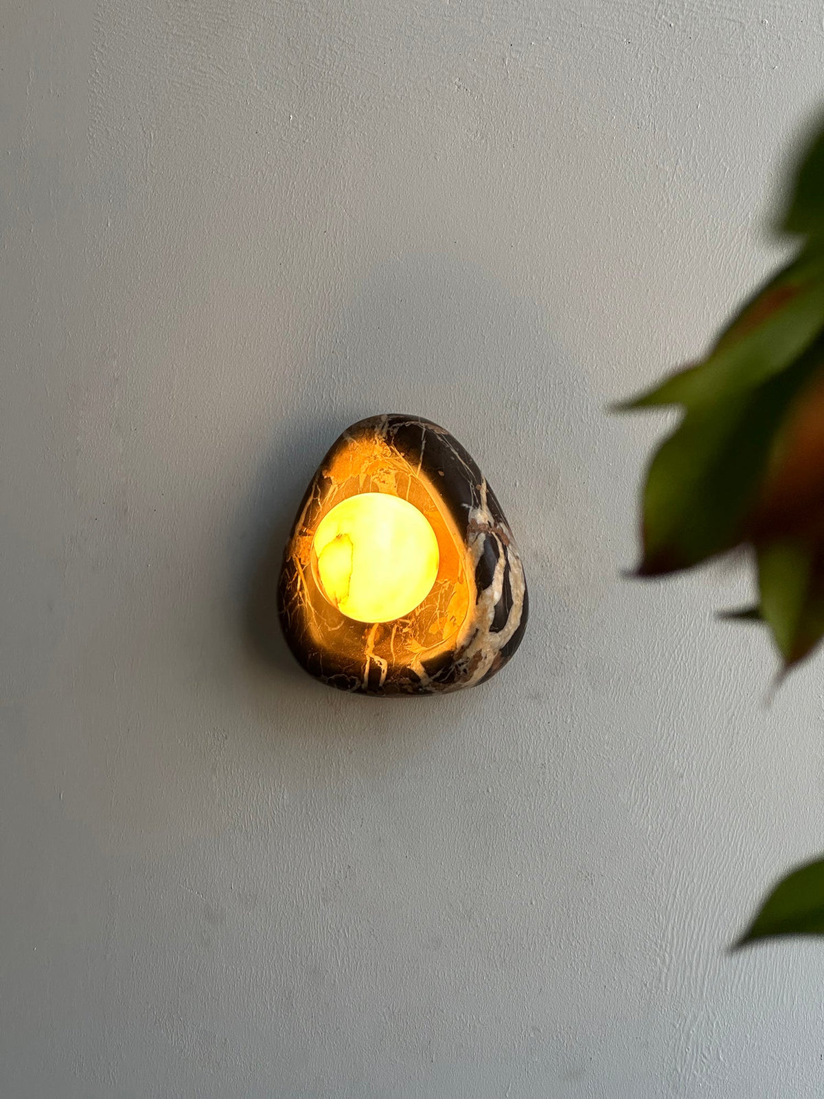 black-pearl-marble-wall-lamp