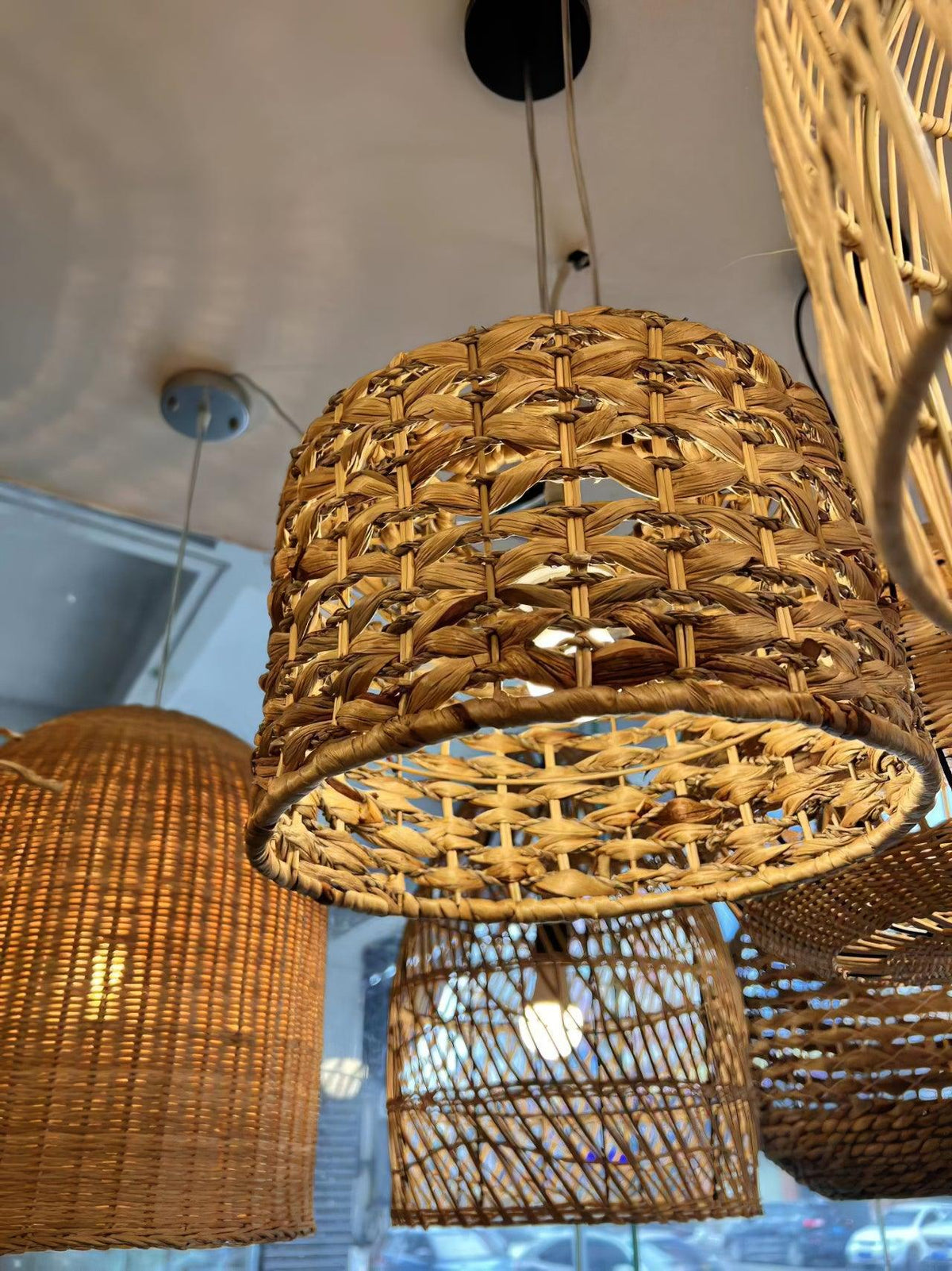 boho-rattan-woven-lampshade-pendant-light