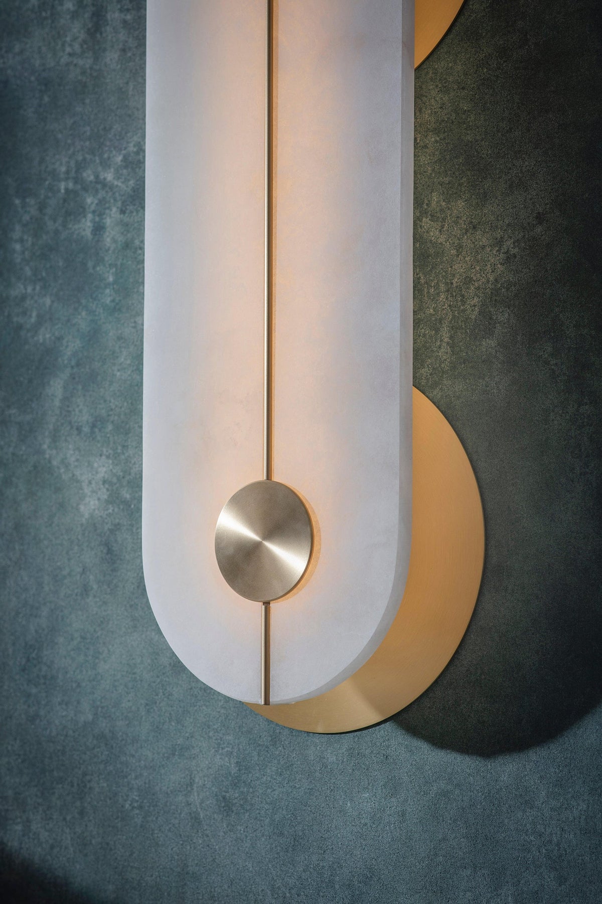 brace-wall-lamp