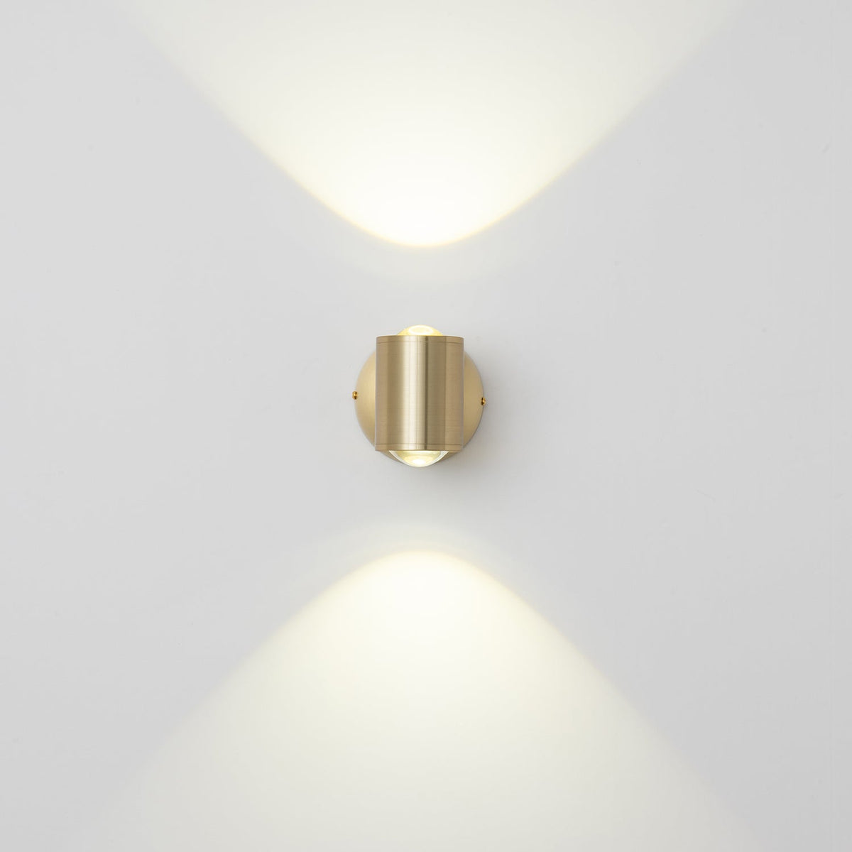 Brillora Wall Light