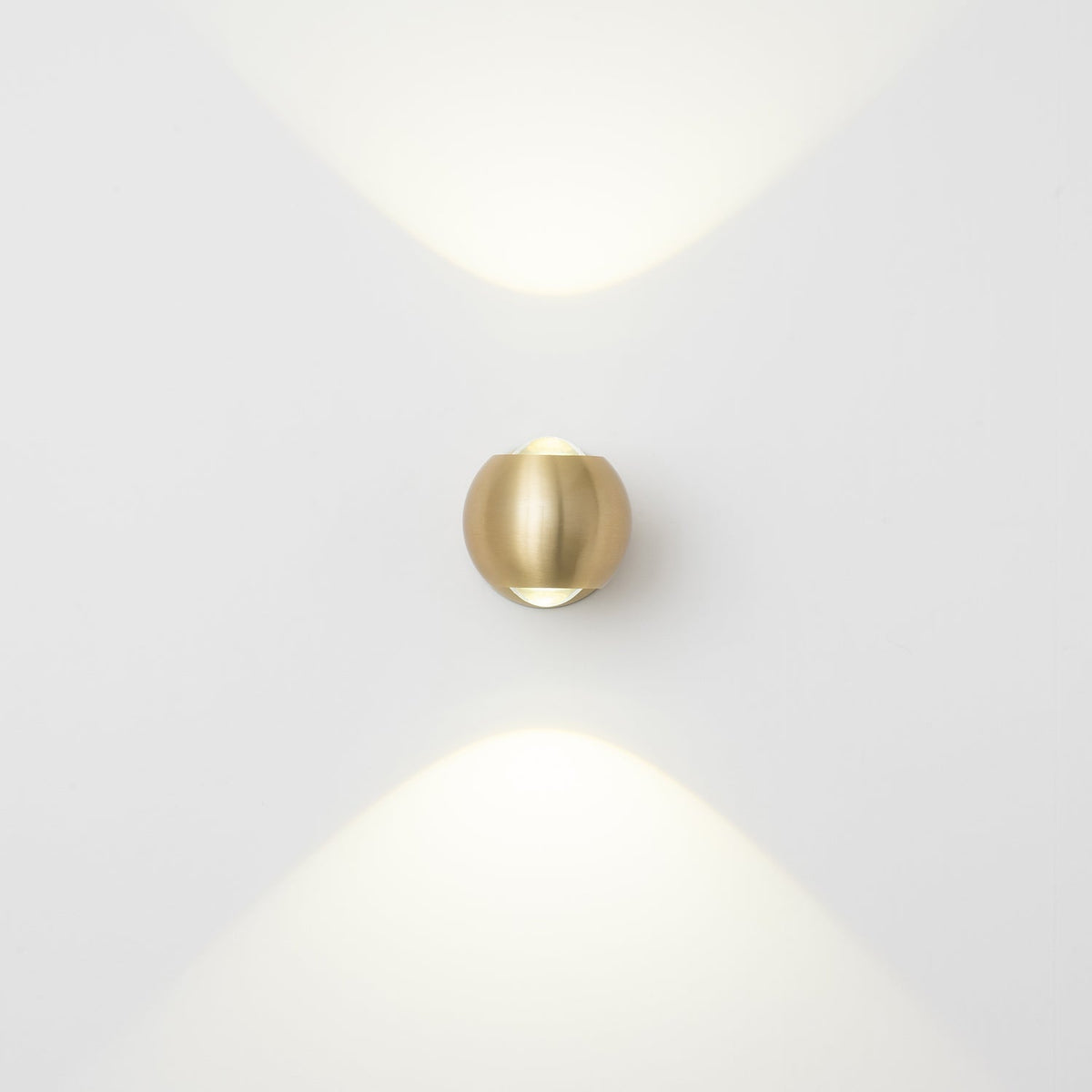 Brillora Wall Light