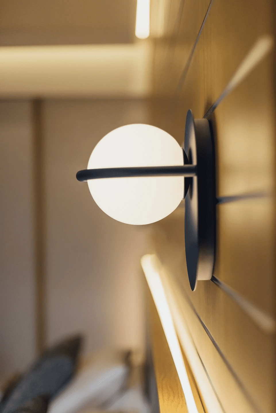 Ball Wall Lamp