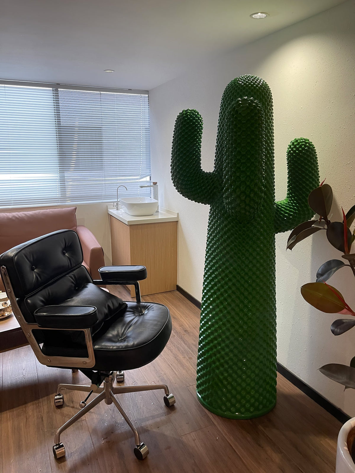 Mello Sculptural Cactus Coat Rack – Modern Entryway Sculpture