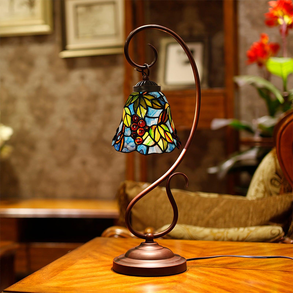cal-lighting-cotulla-tiffany-table-lamp