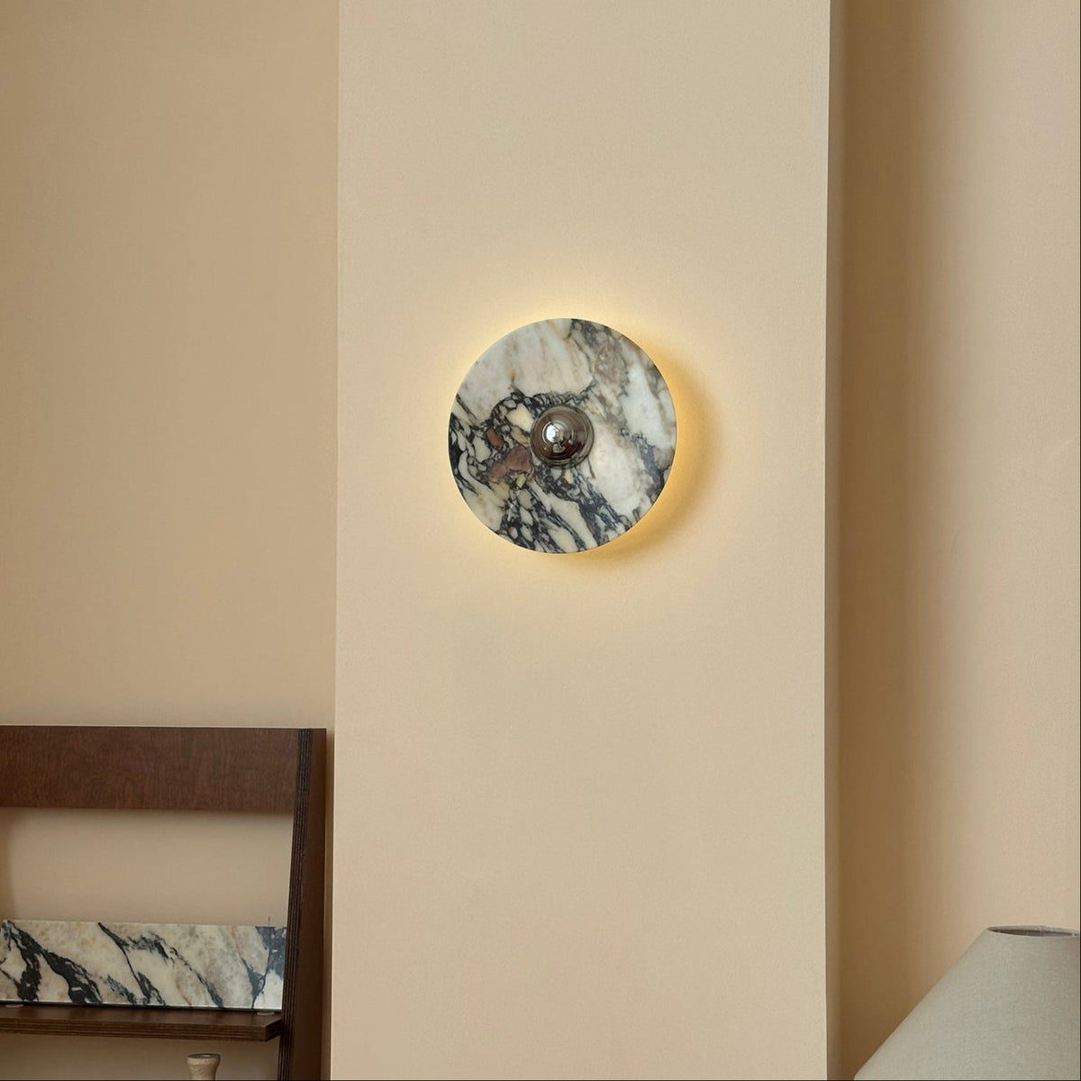 calacatta-round-marble-wall-sconce