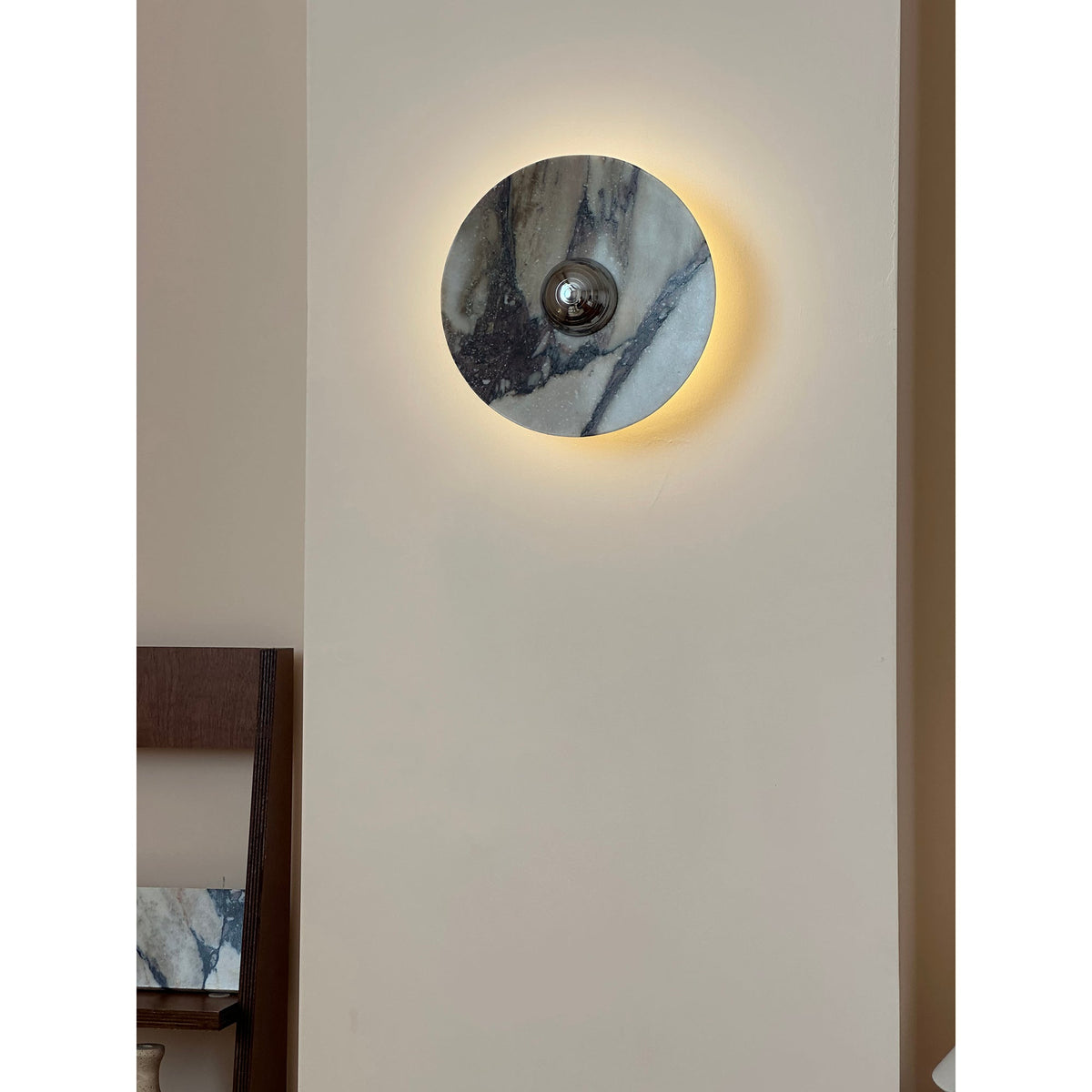 calacatta-round-marble-sconce