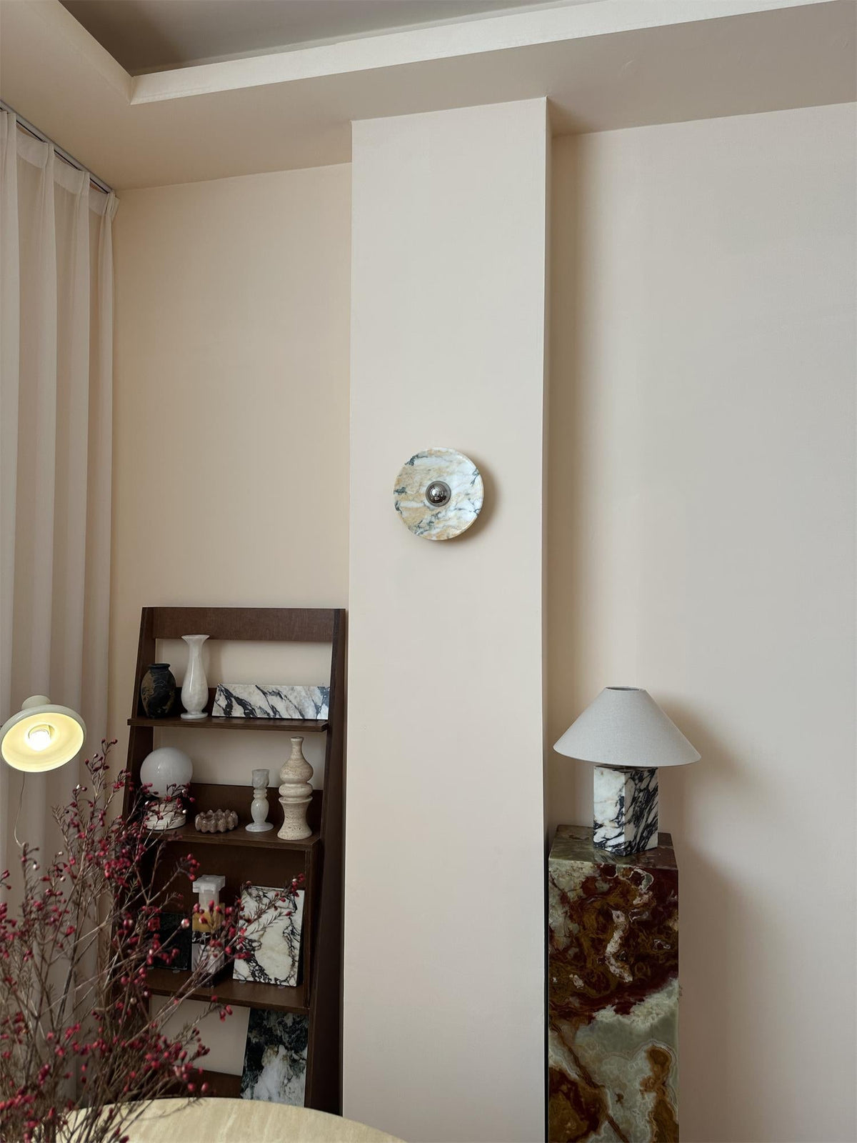 calacatta-round-marble-sconce