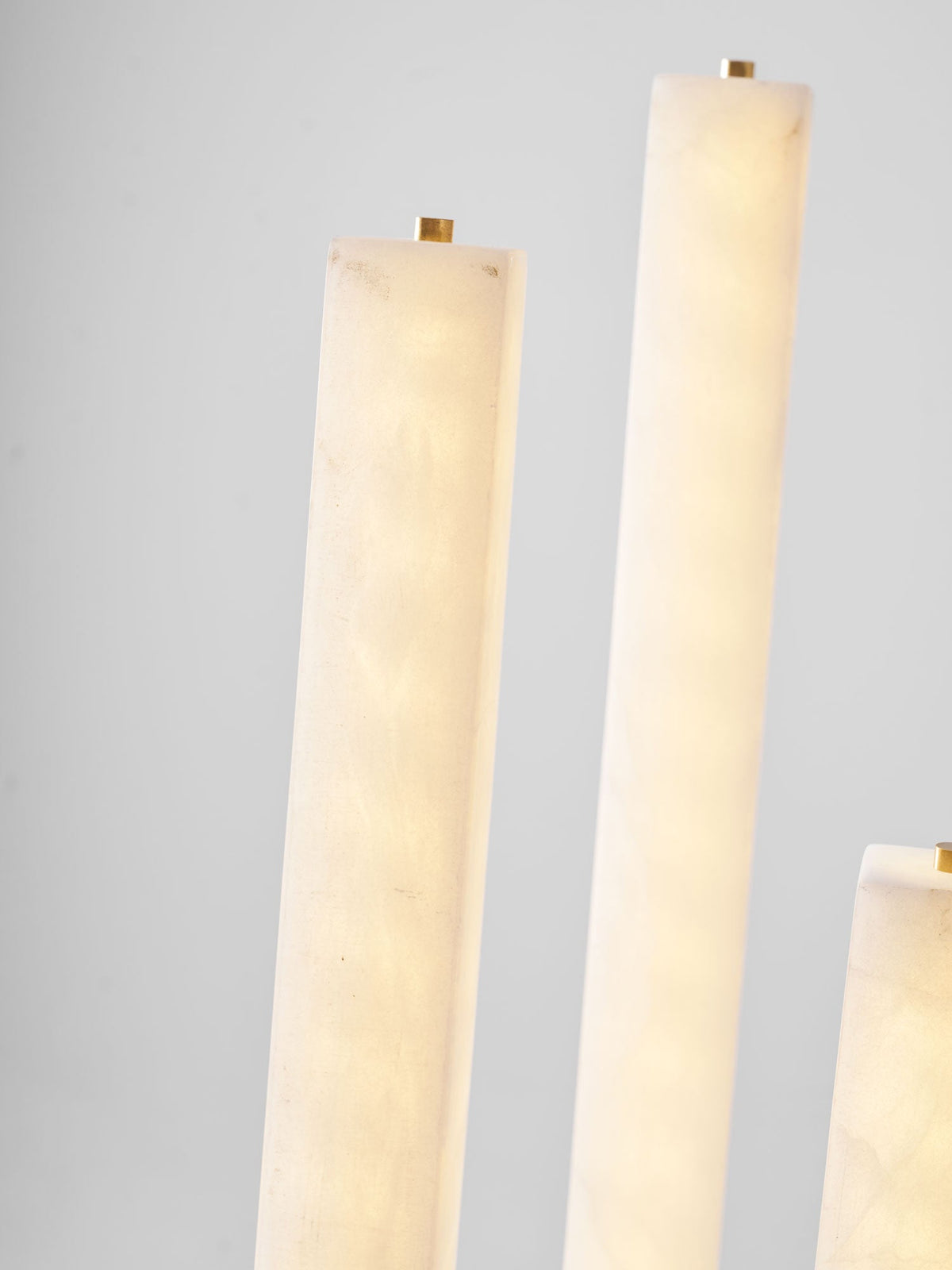 Callisto Alabaster Floor Lamp – Sculptural LED Brass Floor Light