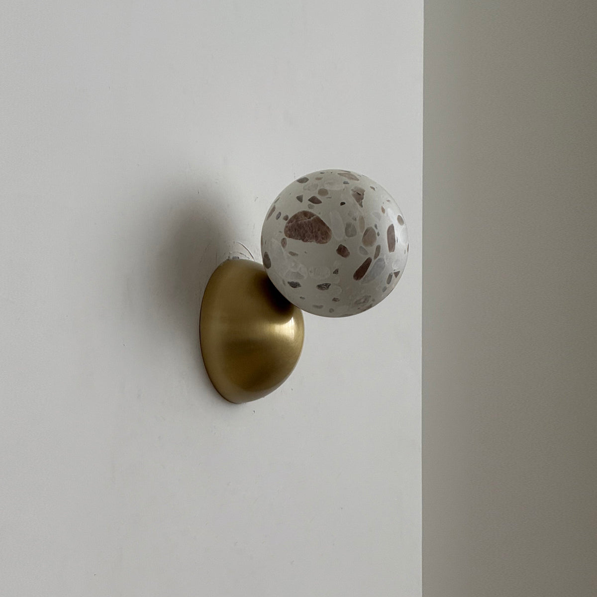 callisto-eclipse-wall-lamp