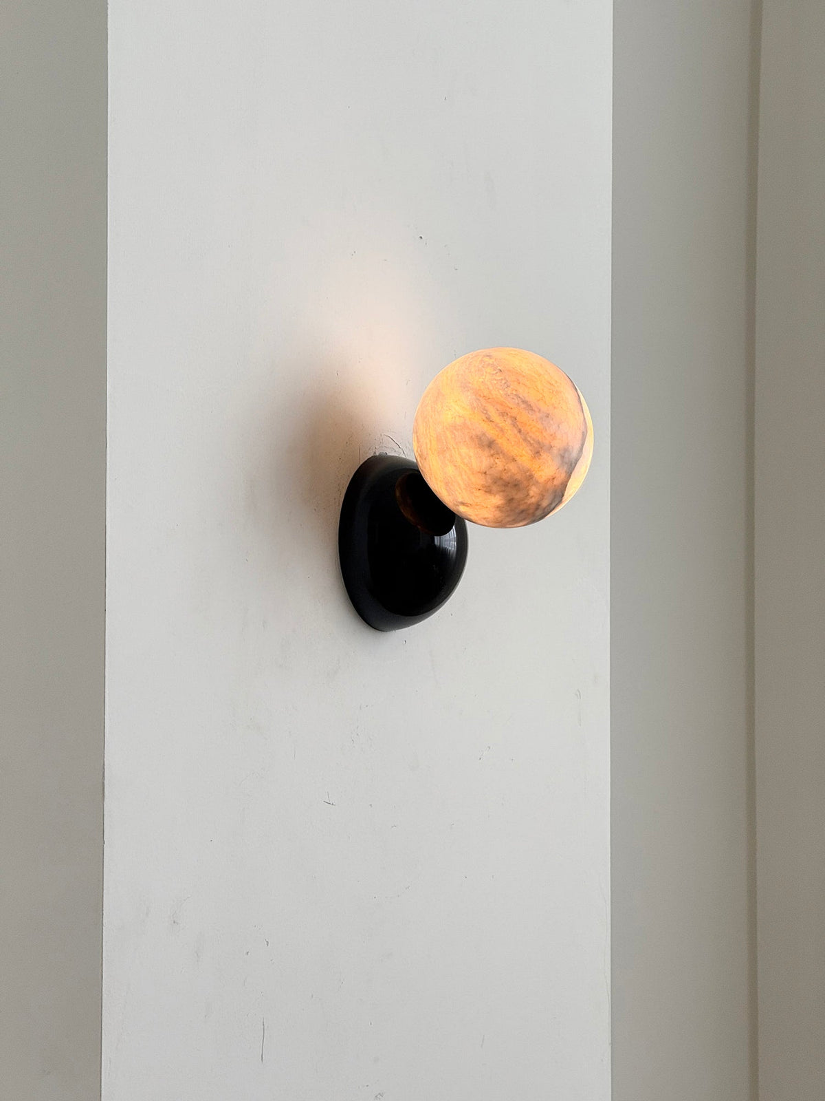 callisto-eclipse-wall-lamp