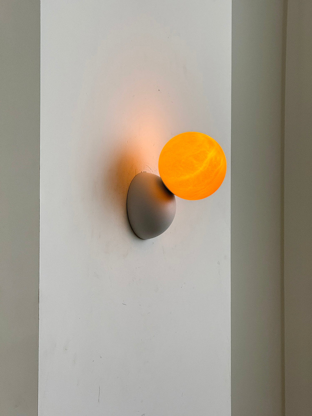 callisto-eclipse-wall-lamp