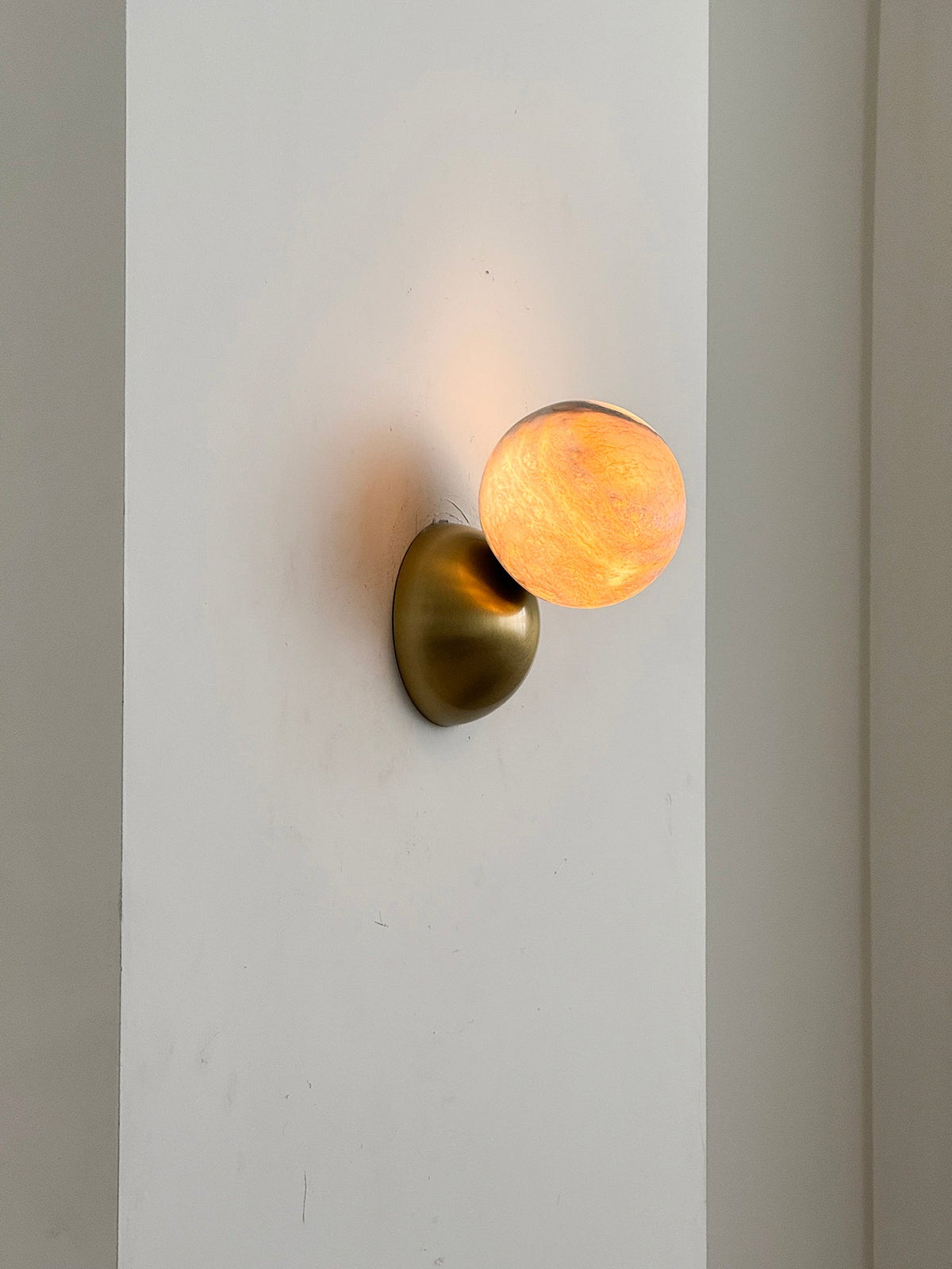 callisto-eclipse-wall-lamp