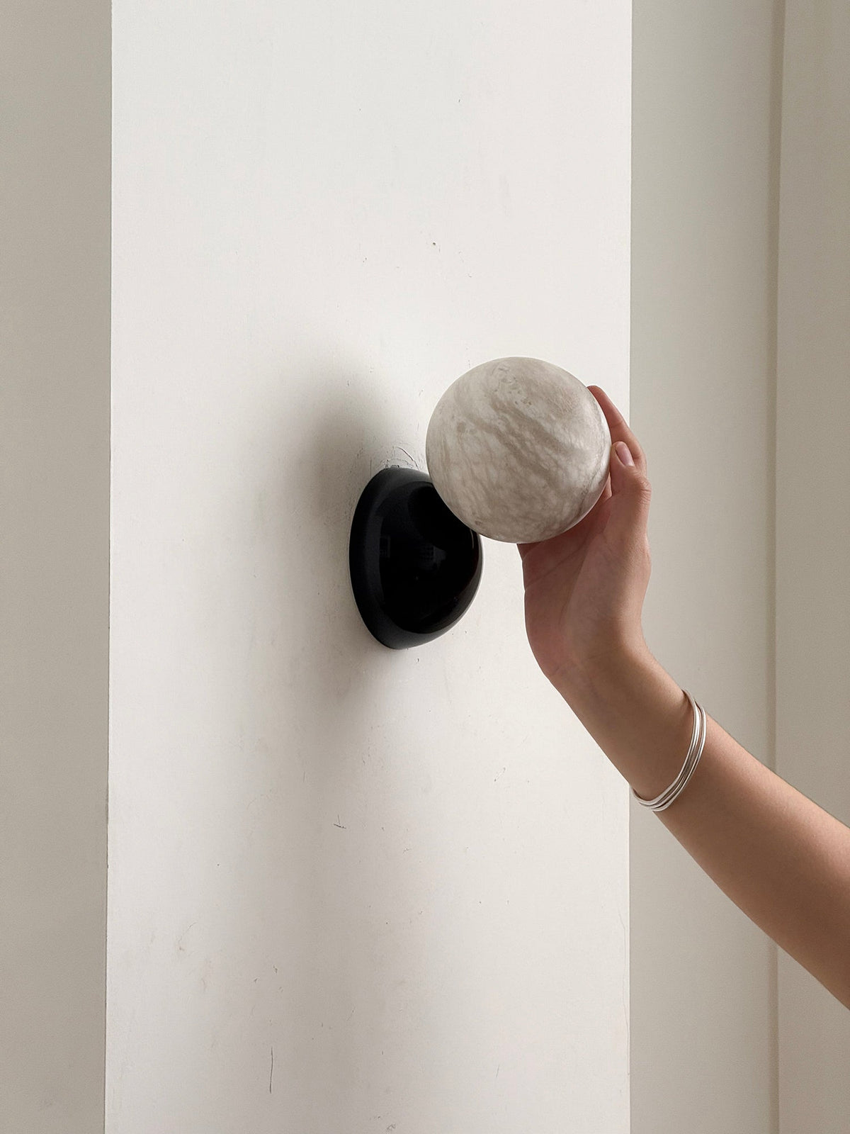 callisto-eclipse-wall-lamp