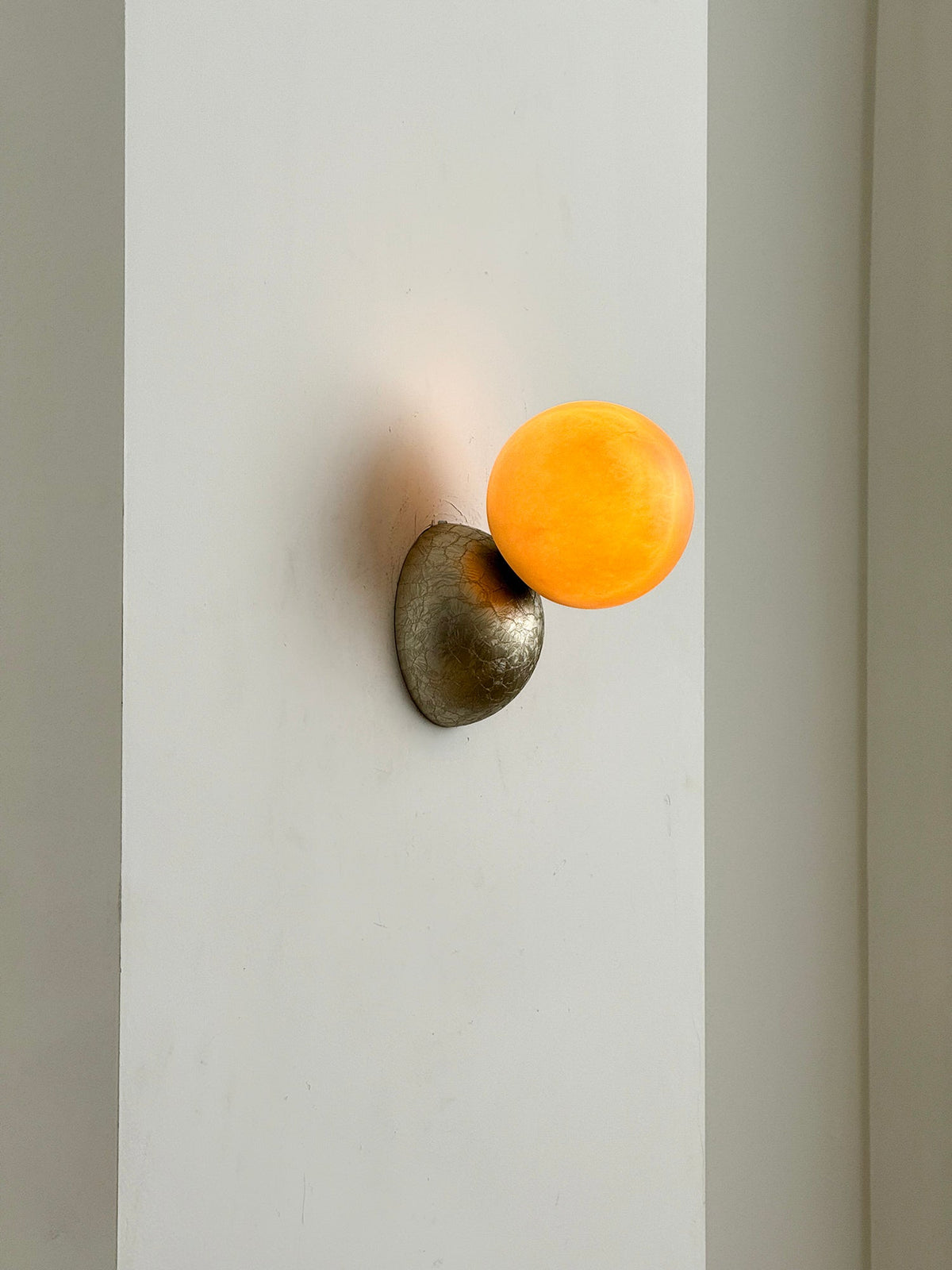 callisto-eclipse-wall-lamp