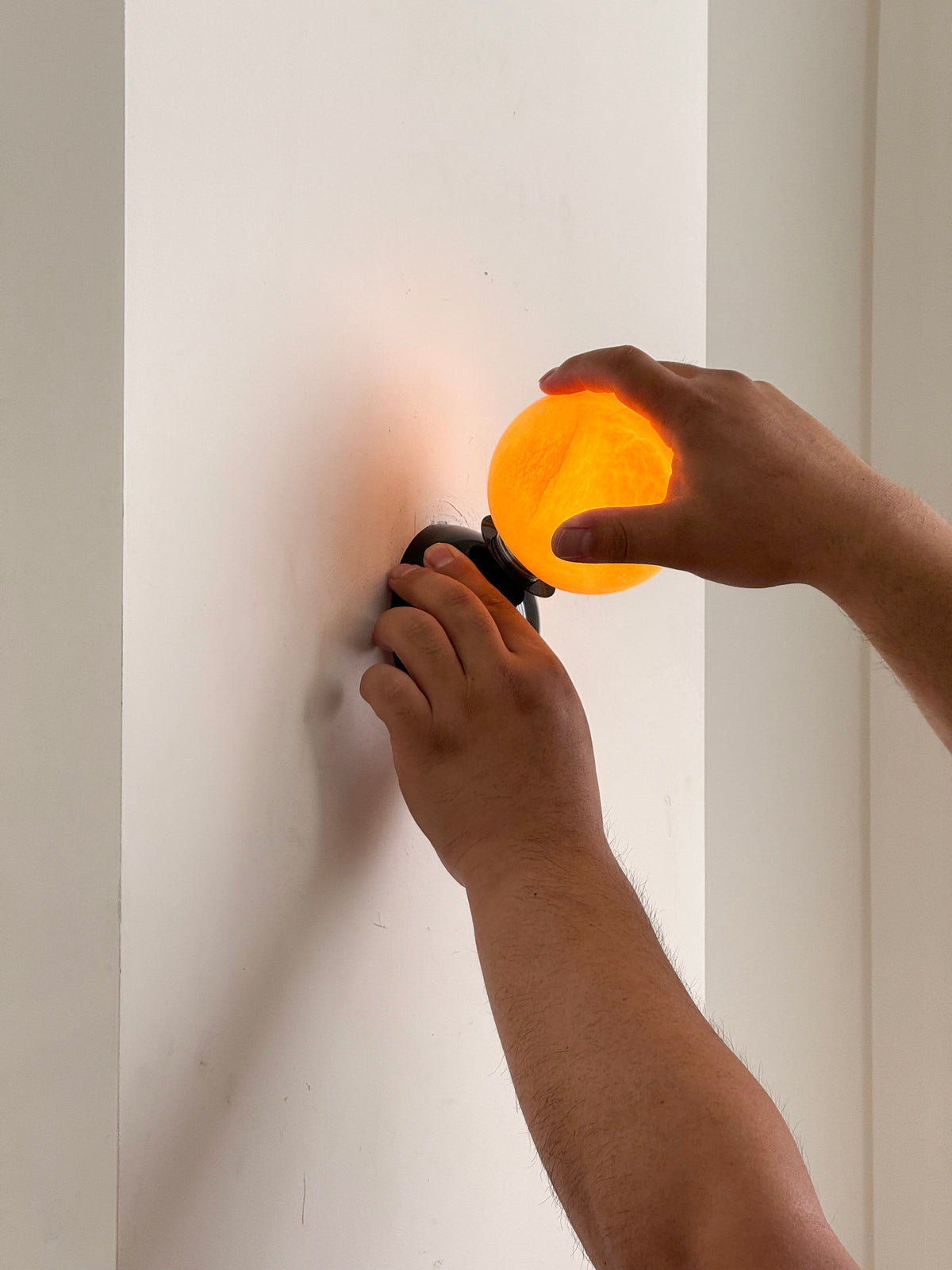 callisto-eclipse-wall-lamp