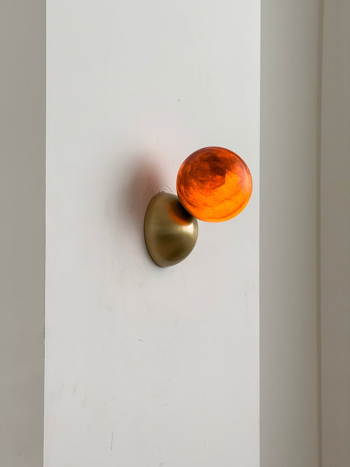 callisto-eclipse-wall-lamp