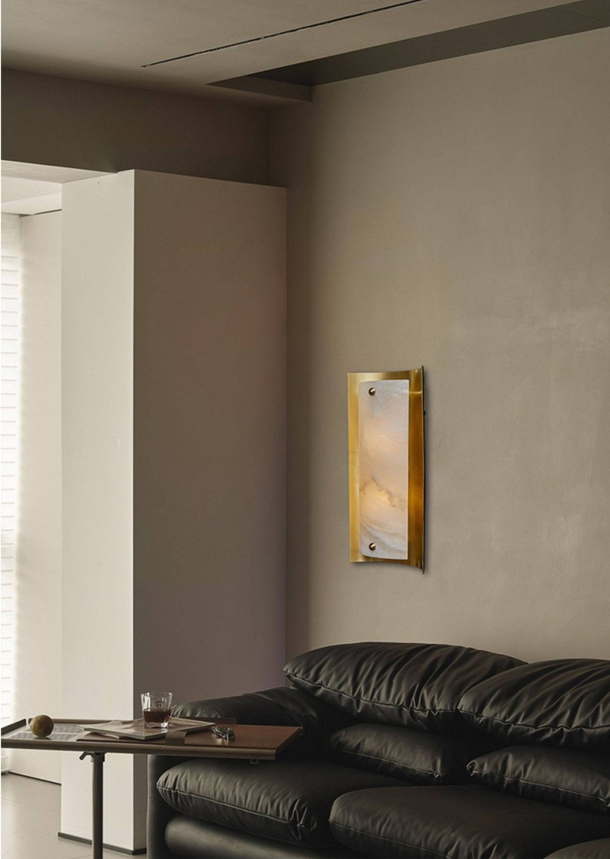 Calviero Alabaster Wall Sconce in Brass – Modern LED Wall Light