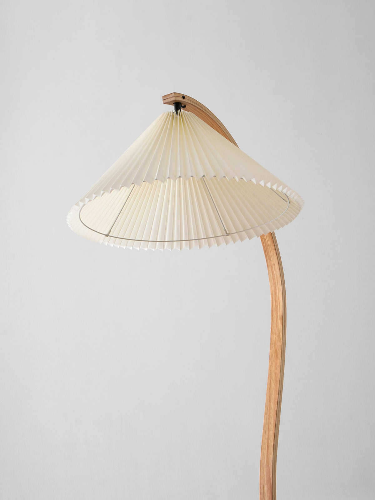 caprani-floor-lamp
