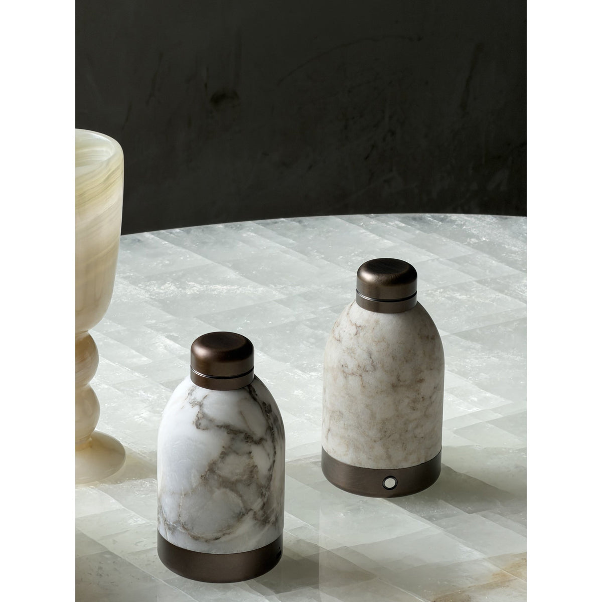 capsule-marble-table-lamp-built-in-battery