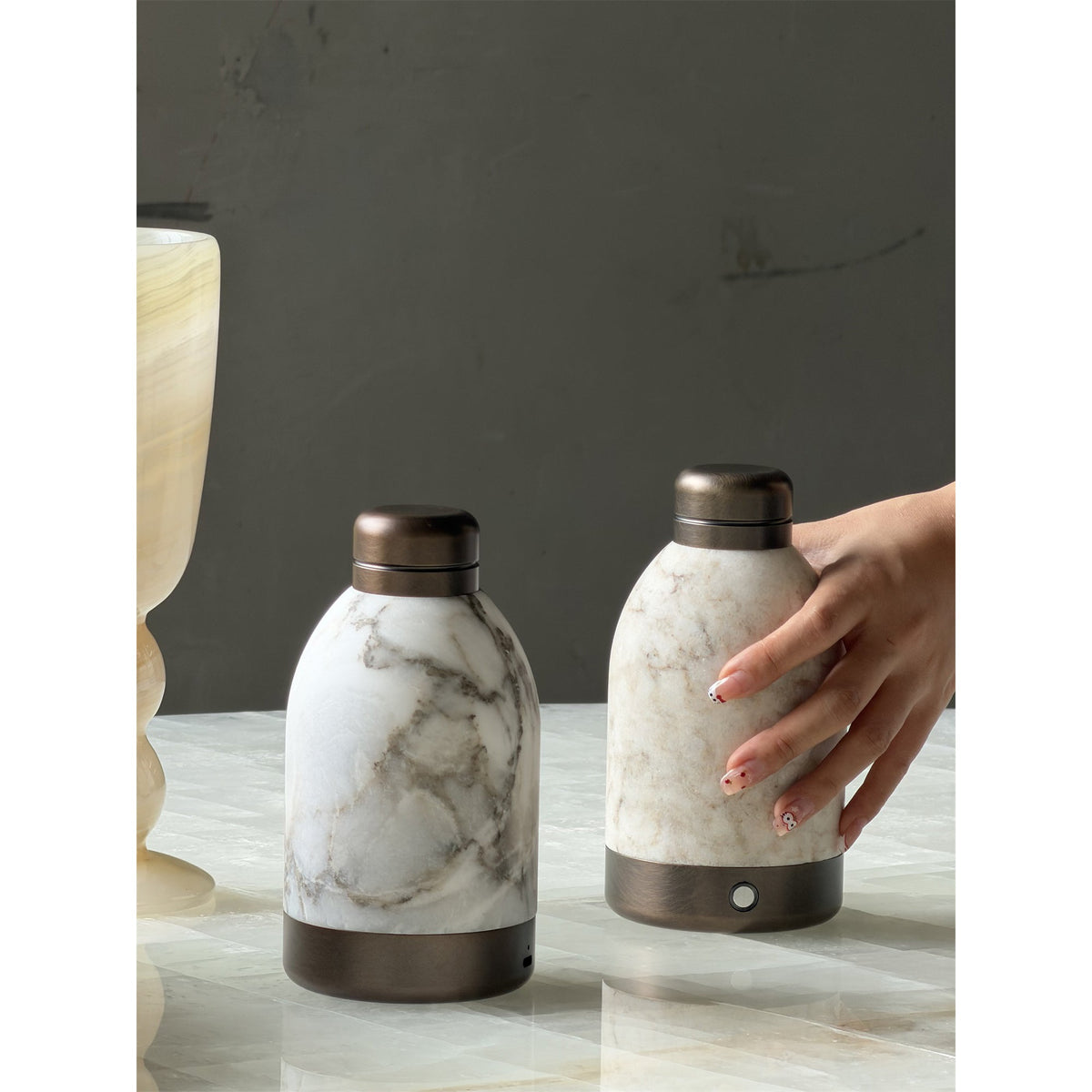 capsule-marble-table-lamp-built-in-battery