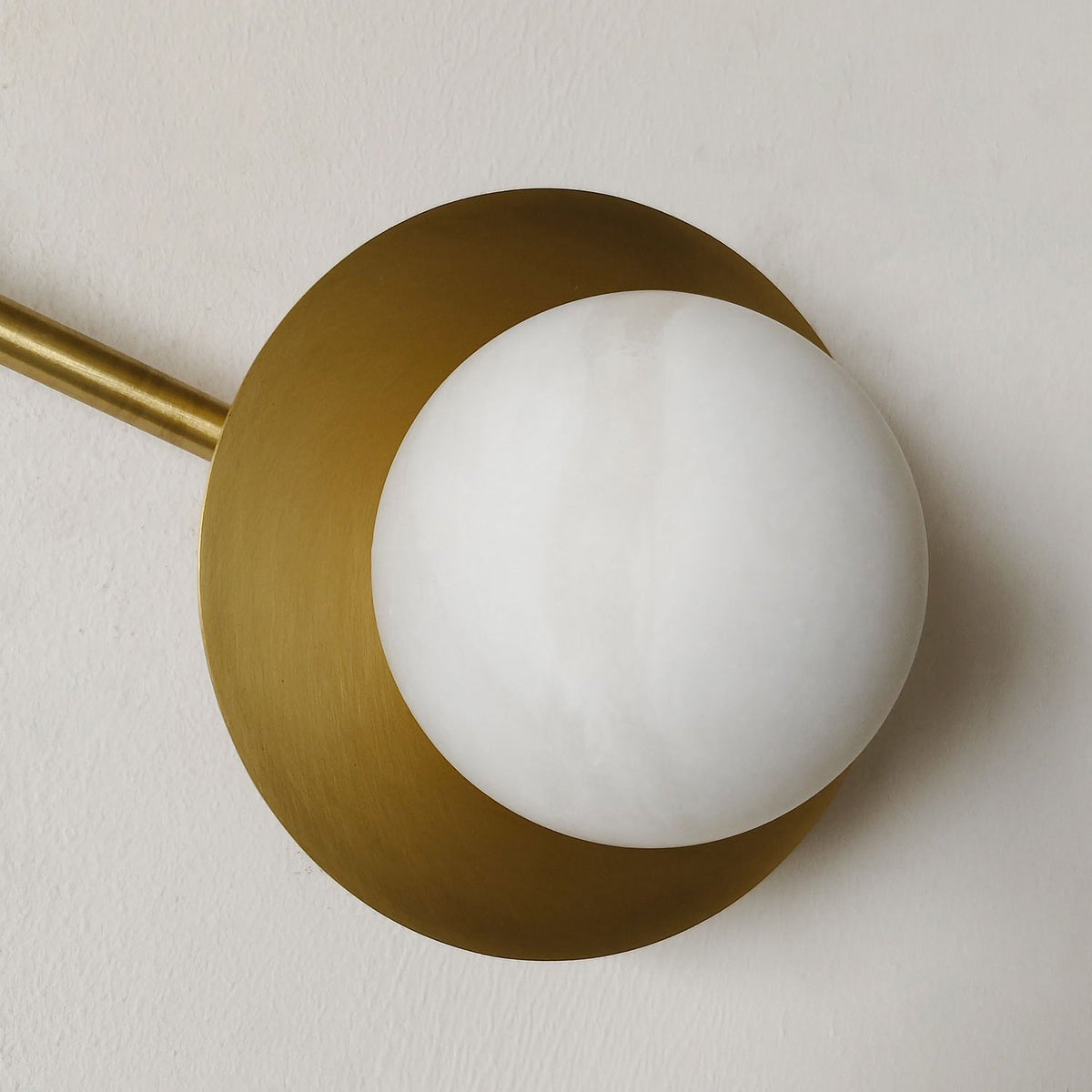cara-wall-lamp