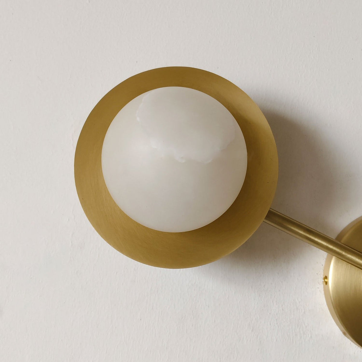 cara-wall-lamp