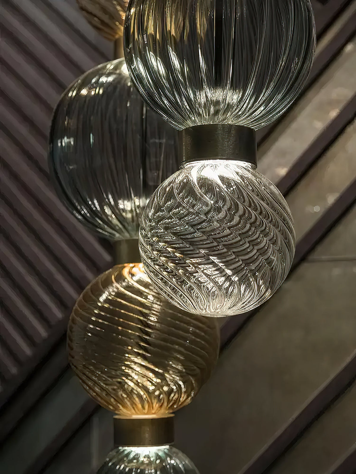 Celvara Sculptural Globe Pendant Light – Hand-Blown Glass Chandelier