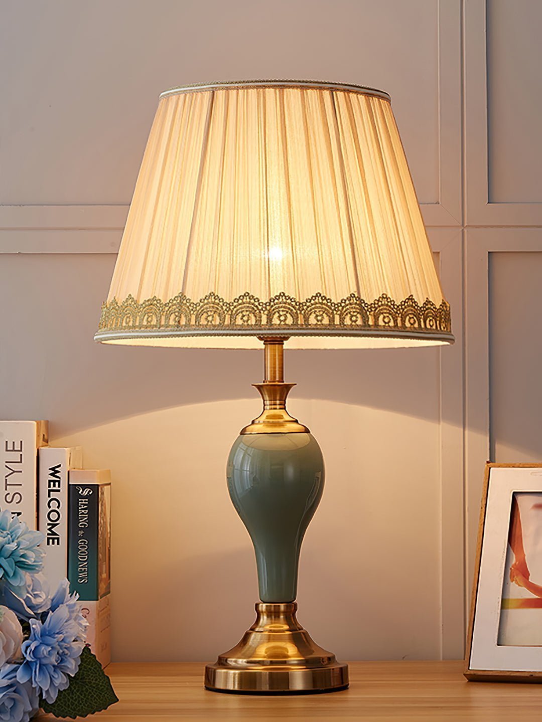 Chaslyn Table Lamp