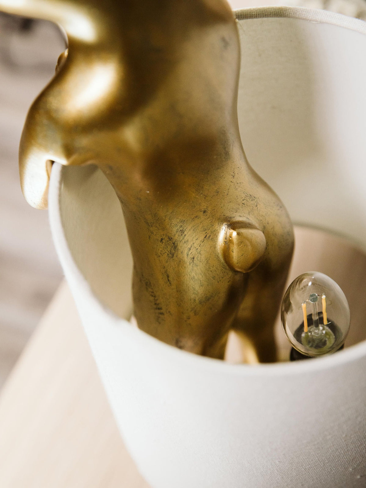 chester-rabbit-table-lamp