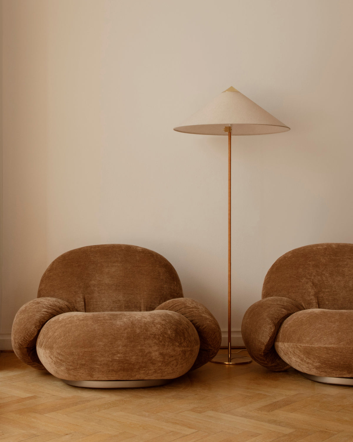 9602 Floor Lamp