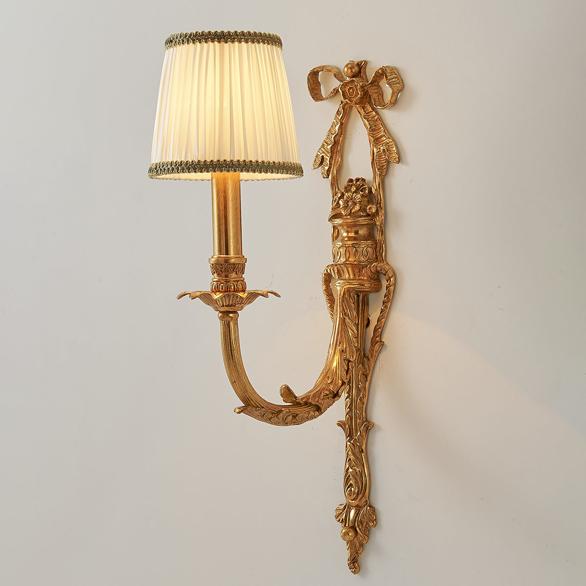 claudine-wall-lamp