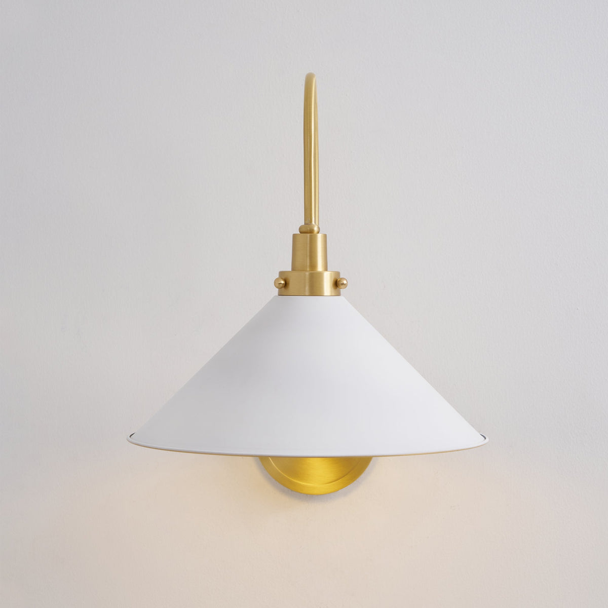 clivedon-wall-lamp