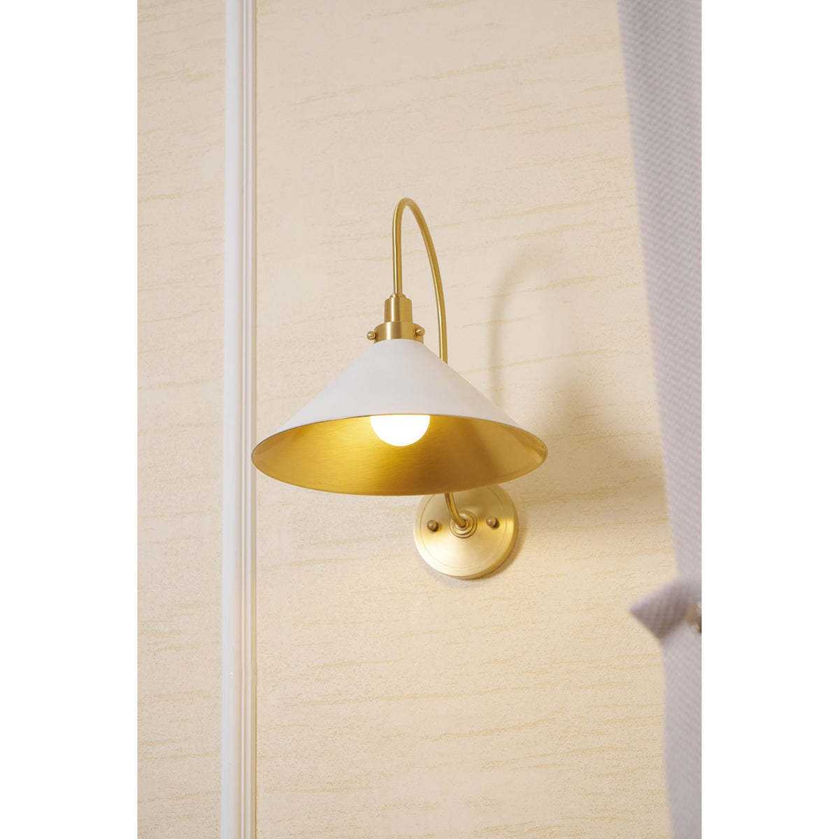clivedon-wall-lamp