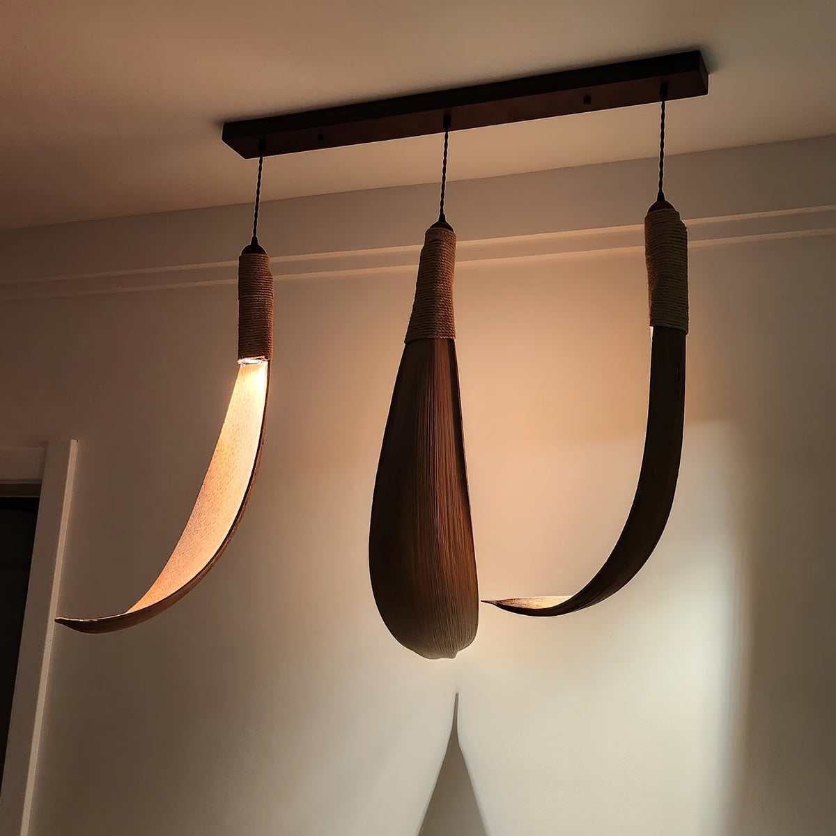 Cocoa Leaf Pendant Light – Natural Organic Hanging Lamp for Boho Interiors