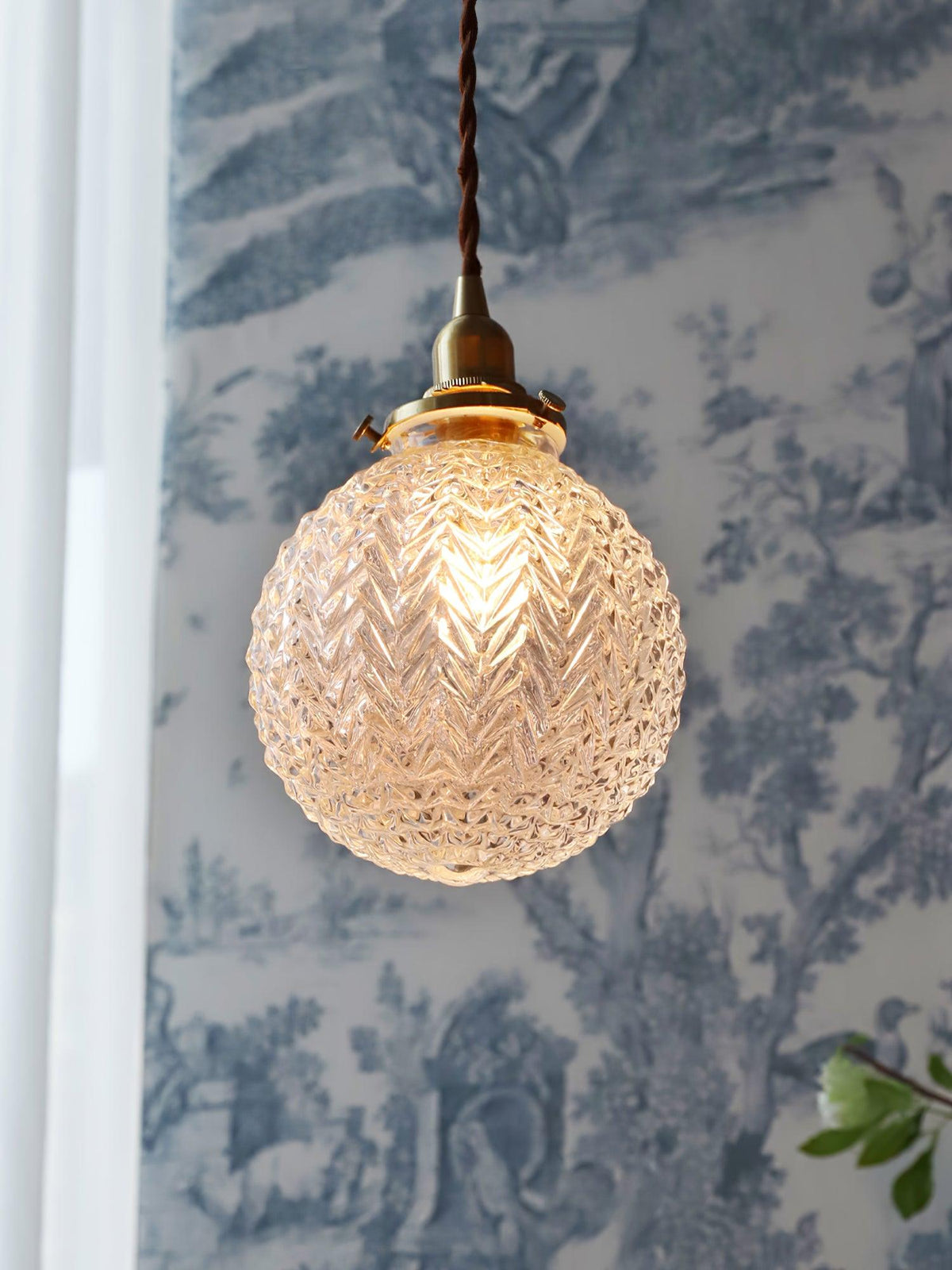 colonial-global-pendant-light