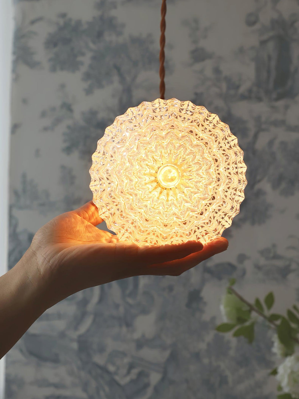 colonial-global-pendant-light