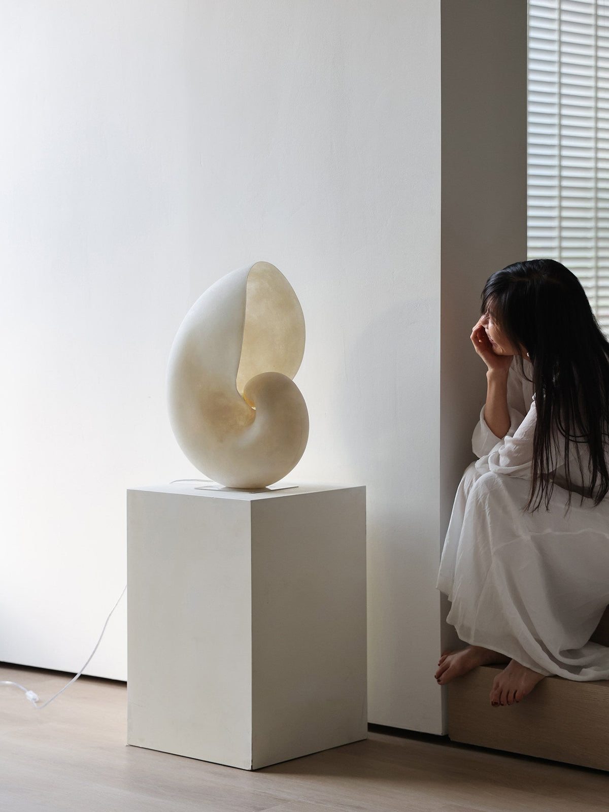 Conch Bloom Sculptural Resin Table Lamp with Nautilus Shell Design
