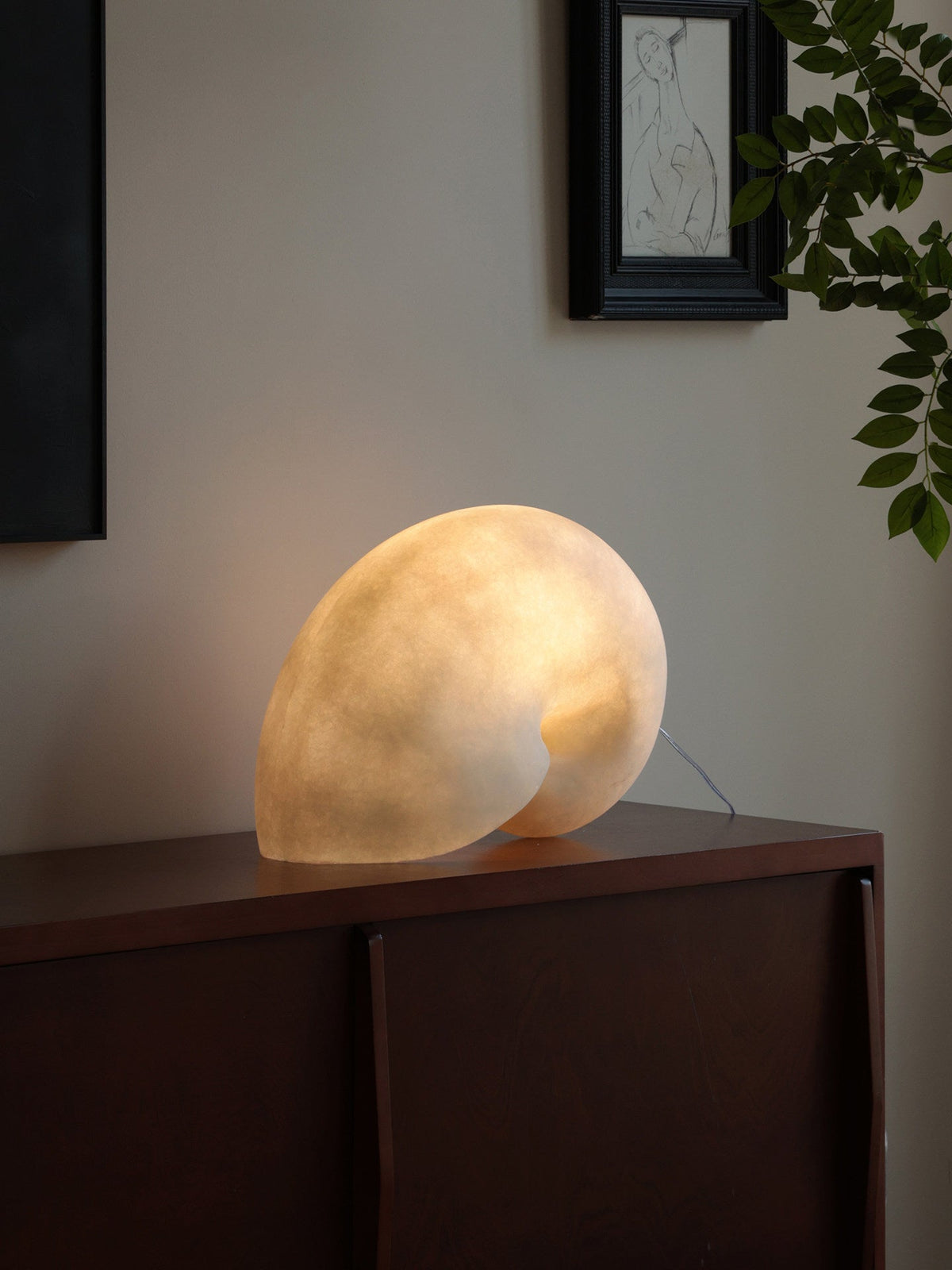 Conch Bloom Sculptural Resin Table Lamp with Nautilus Shell Design